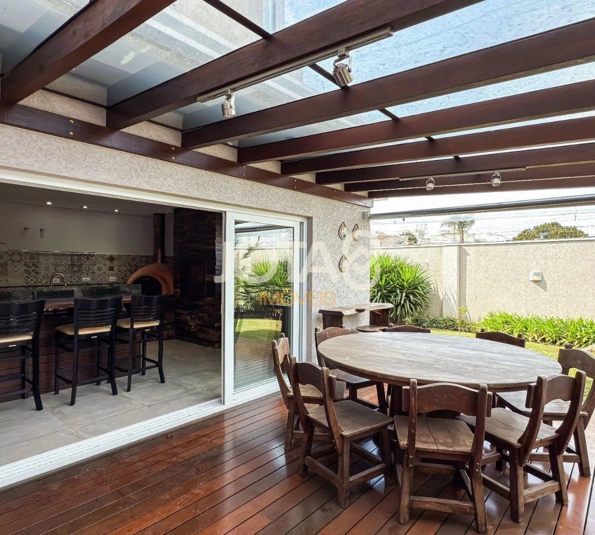 4-bedroom house with floor-to-ceiling windows — photo 7