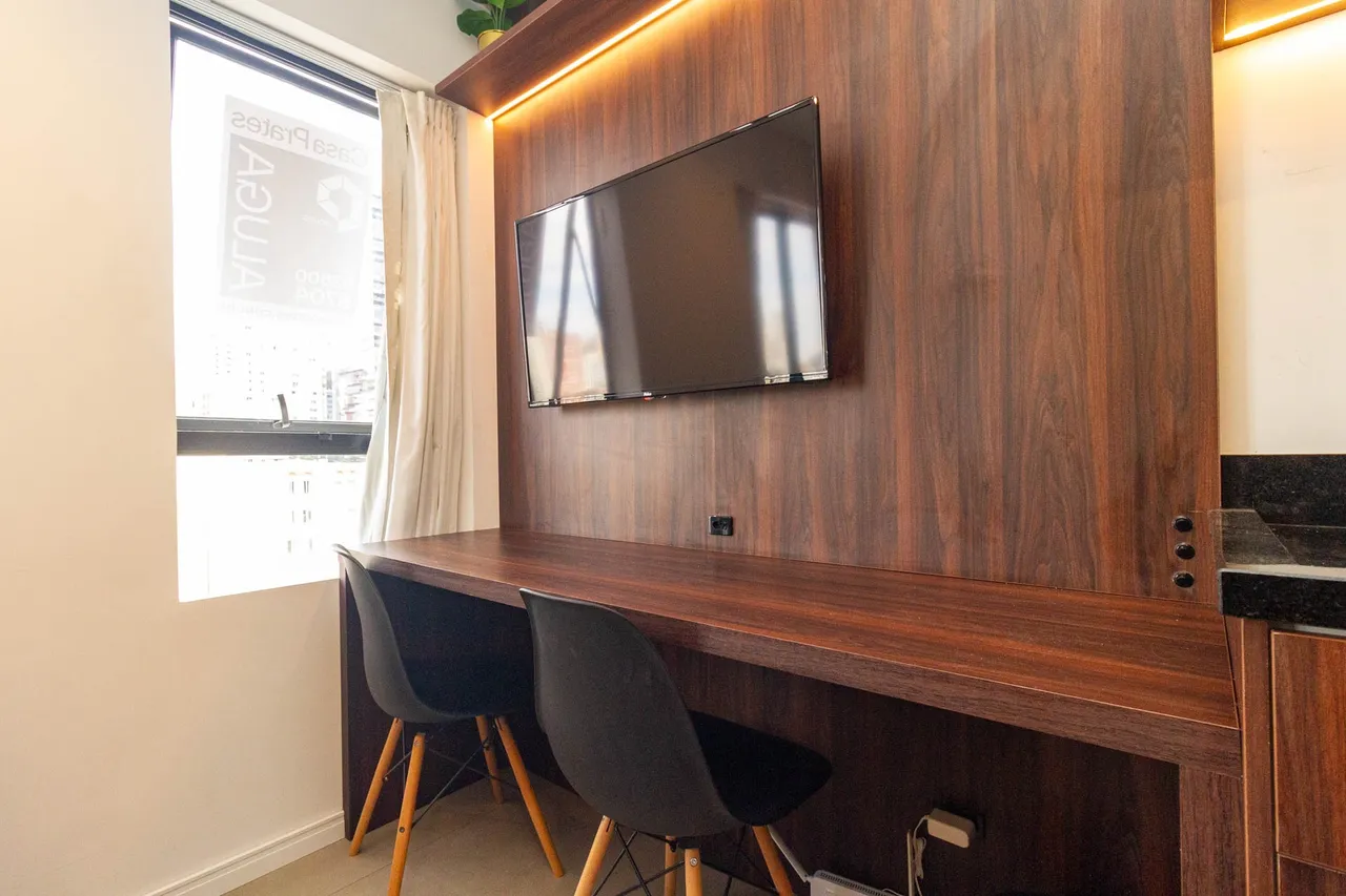 Furnished 1-bedroom apartment with a compact kitchen — photo 5