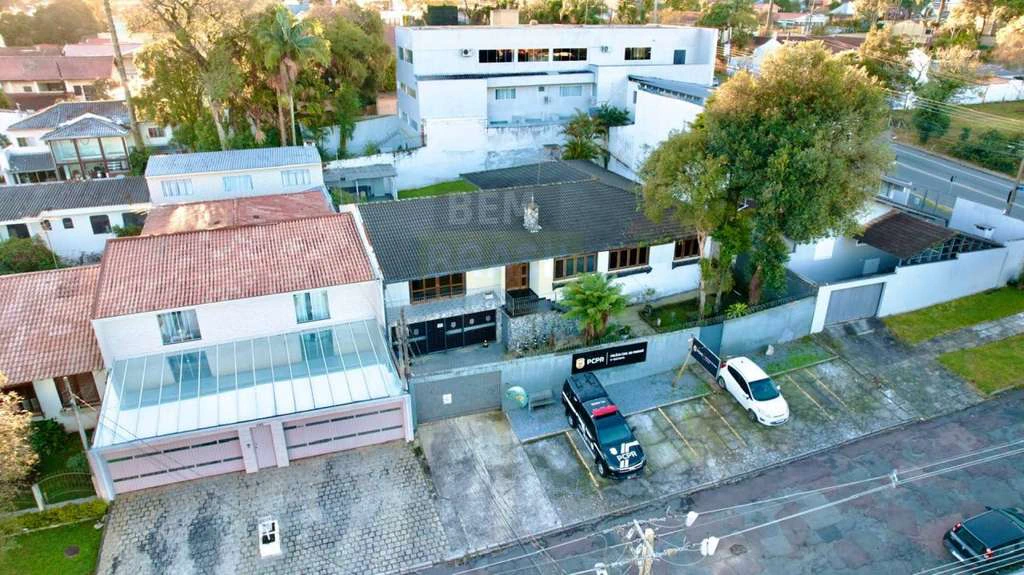 Unfurnished house with 6 bedrooms and 4 parking spaces — photo 2