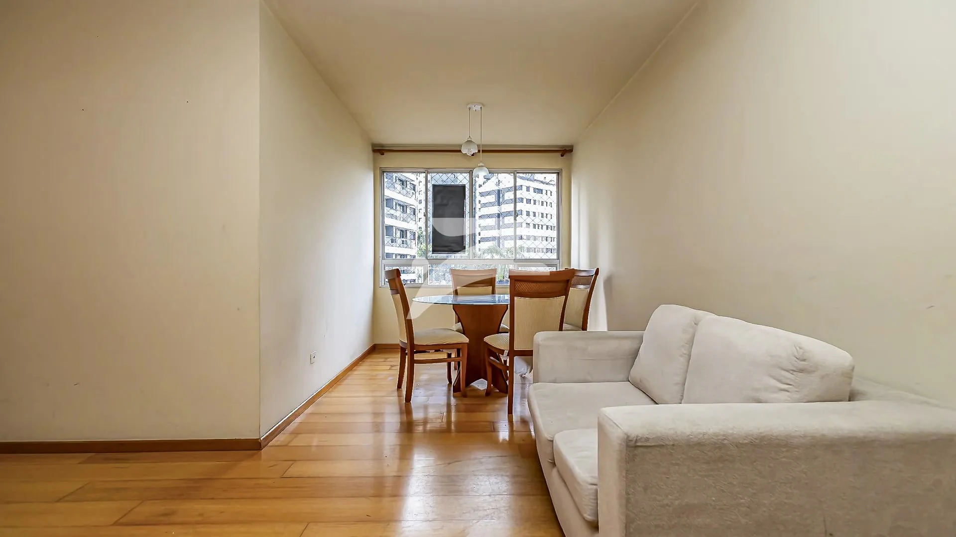 3-bedroom apartment with wood or laminate floors in Curitiba — photo 14