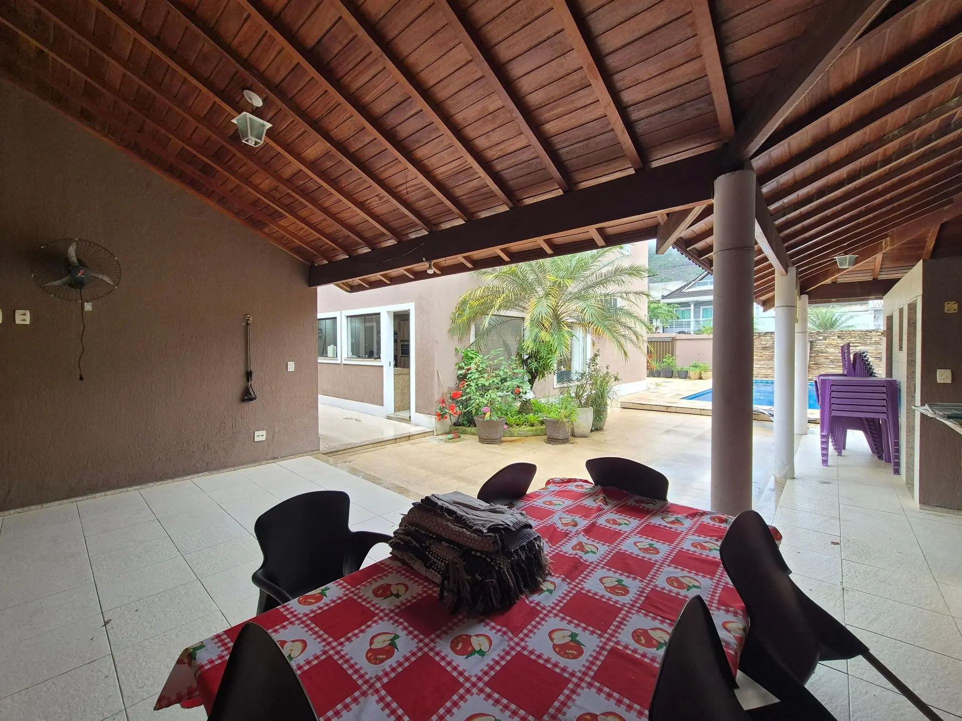 Jacuzzi in a 3-bedroom house, 400 m² — photo 51