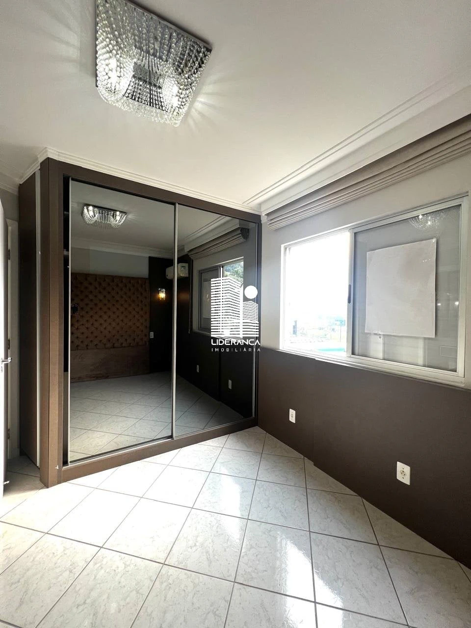 Furnished apartment, 125 m², with a glass-enclosed balcony — photo 24