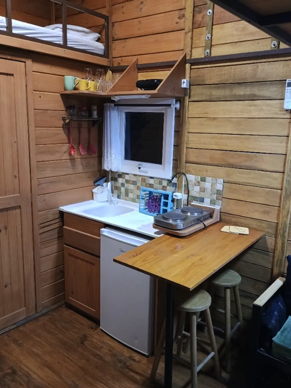 Furnished 1-bedroom house with balcony and shared BBQ