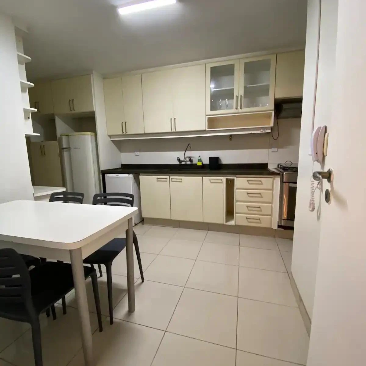Furnished 144 m² apartment with 4 bedrooms — photo 2