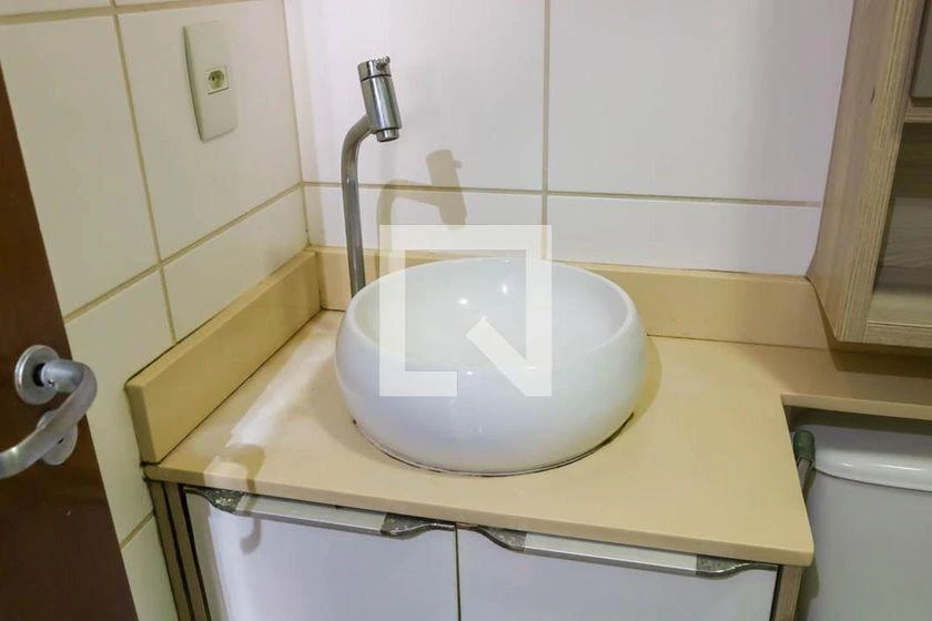 2-bedroom apartment in a building with a gym — photo 6