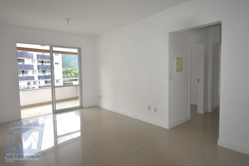 2-bedroom apartment with a mountain view in Florianópolis — photo 25