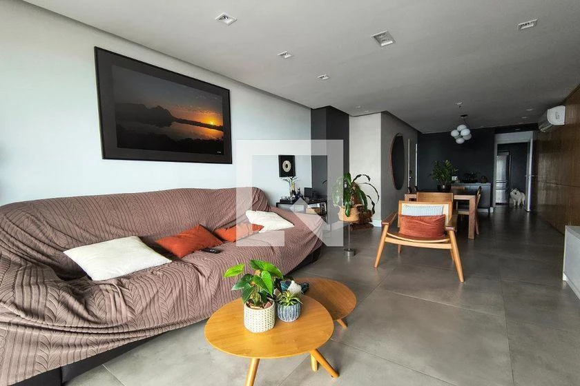 160 m² rental apartment with 4 en-suite rooms and balcony — photo 12