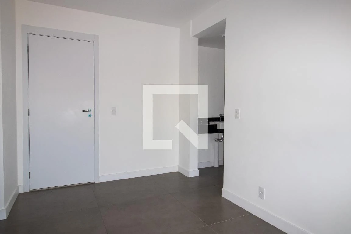 One-bedroom apartment in a building with a gym — photo 31