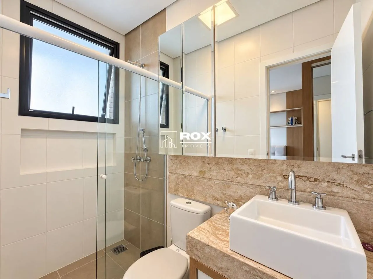 Floor-to-ceiling windows in a 3-bedroom apartment, 150 m² — photo 28