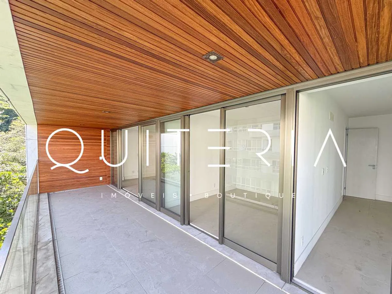 Apartamento com 3 quartos e varanda de vidro — photo 7