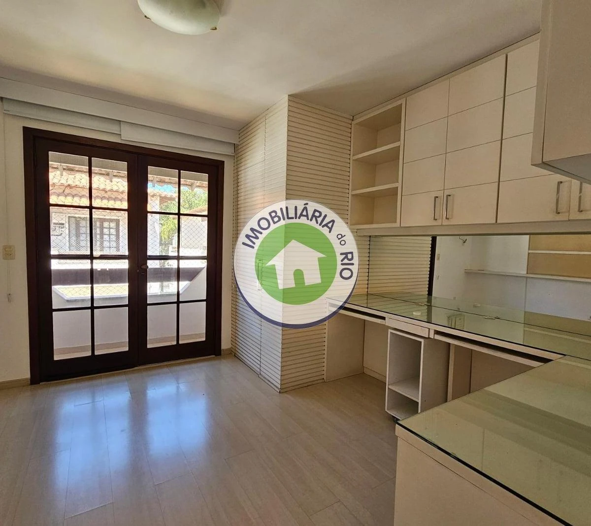 House with 4 bedrooms and 5 bathrooms plus balcony — photo 22