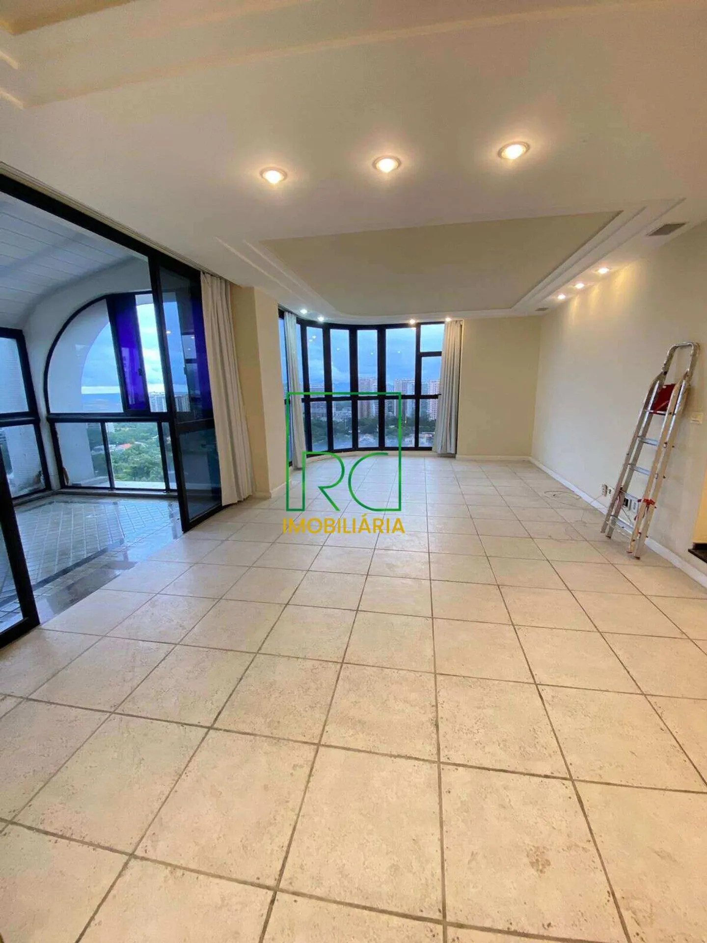 Unfurnished apartment with 3 bedrooms and water view — photo 4
