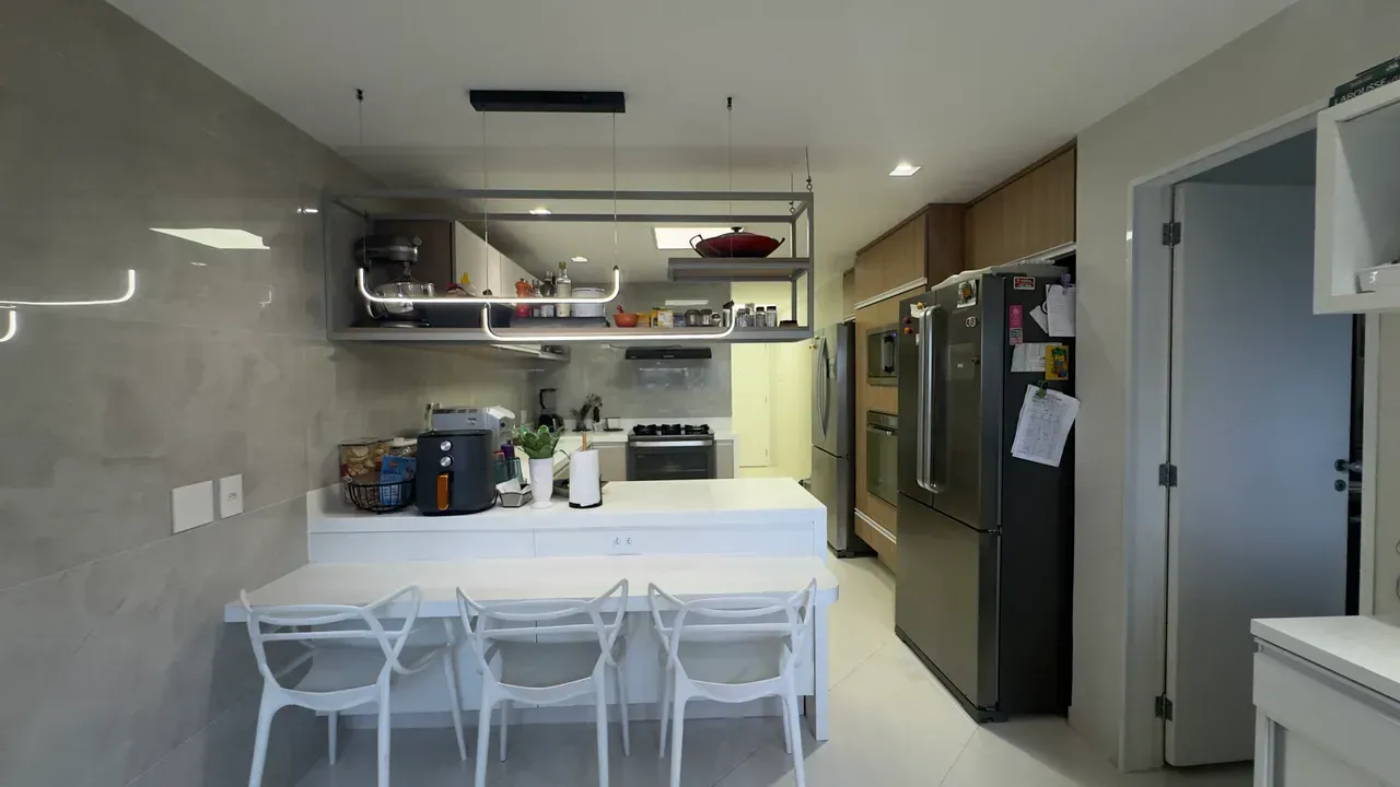 4-bedroom apartment with open-plan kitchen — photo 39