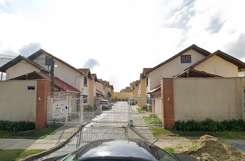 3-bedroom house with a walk-in closet in Curitiba — photo 27