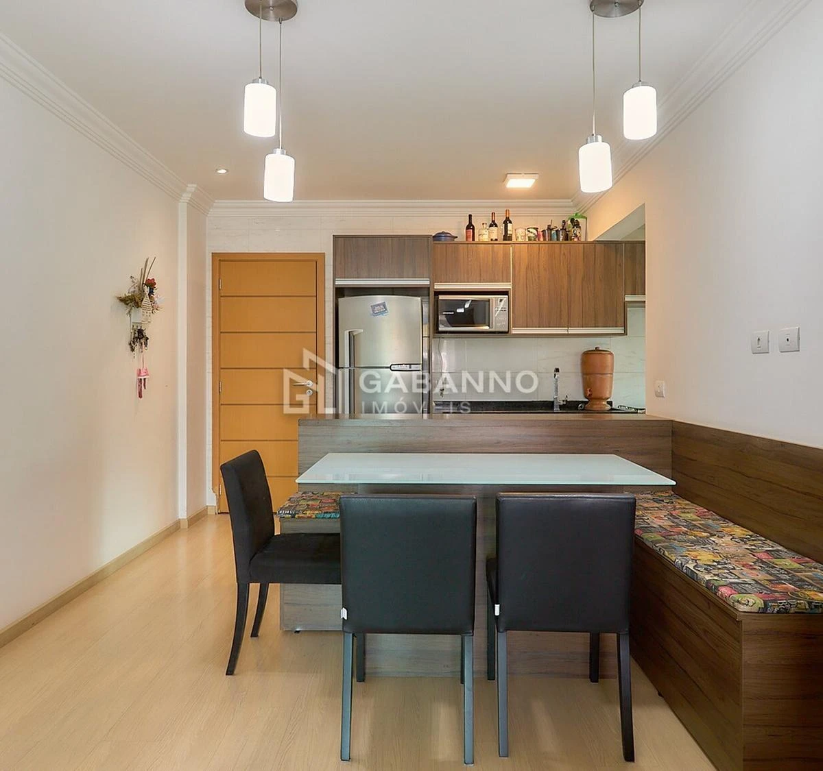 Furnished apartment, 69 m², with a glass-enclosed balcony — photo 2