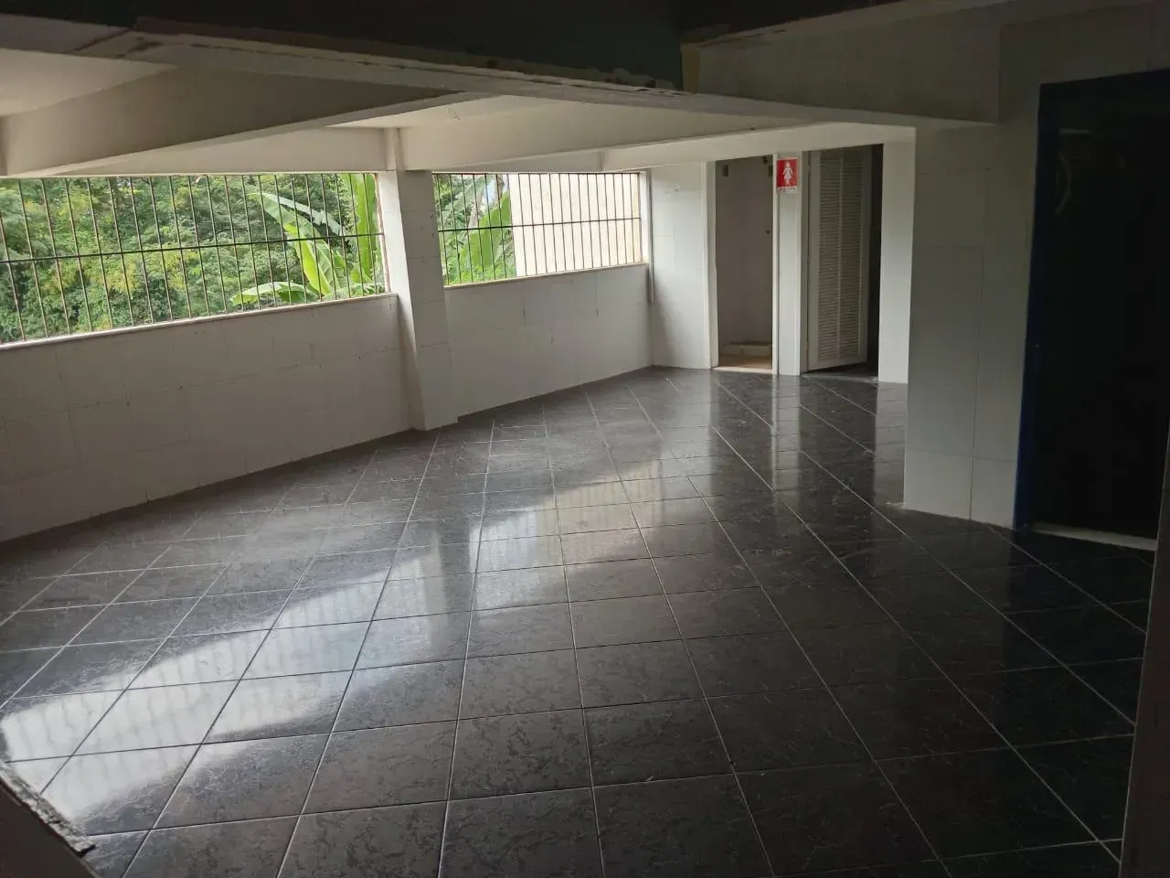 Unfurnished house with 5 bedrooms and 5 bathrooms — photo 4