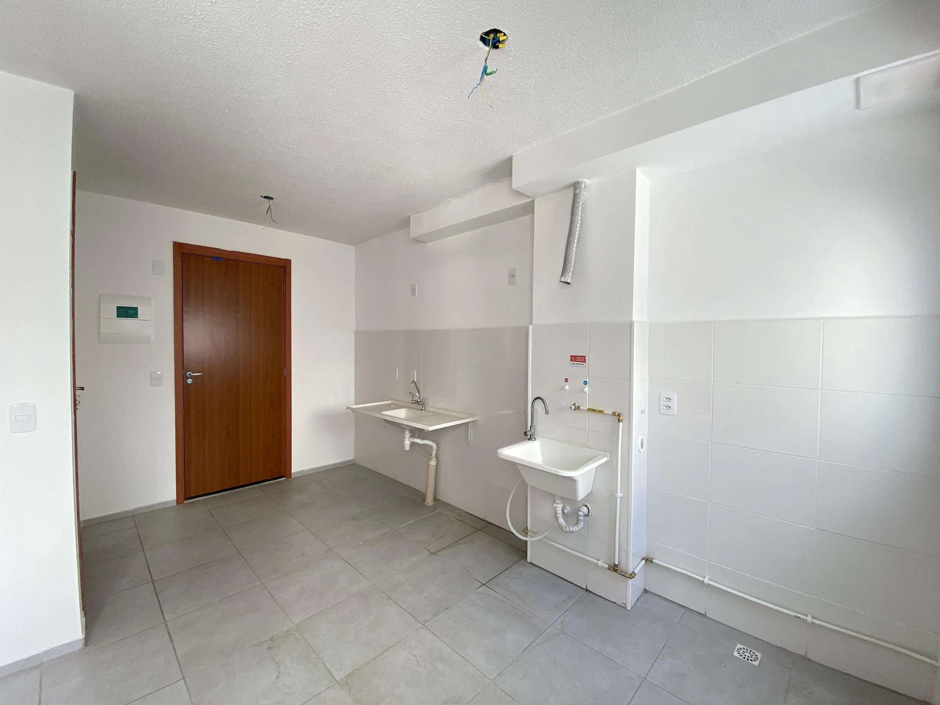 One-bedroom apartment with a grill on the balcony — photo 10