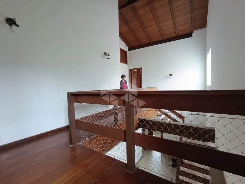 Furnished 360 m² house with 3 bedrooms and 6 parking spaces — photo 41