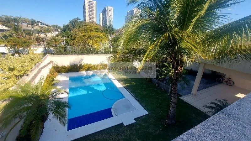 Casa com 6 quartos e 5 suítes, 1036 m² — photo 8