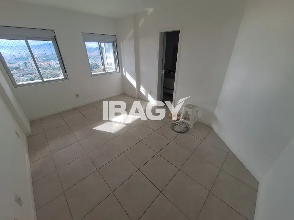 3-bedroom 196 m² apartment with 2 parking spots and balcony — photo 27