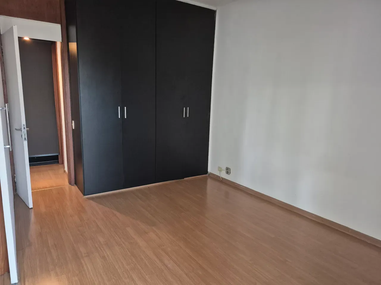 Дерев'яна підлога або ламінат та 1 спальня: квартира 55 м² — photo 4