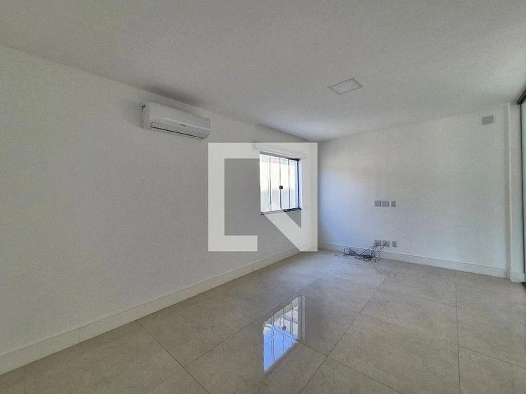 Floor-to-ceiling windows in a 4-bedroom house, 430 m² — photo 10