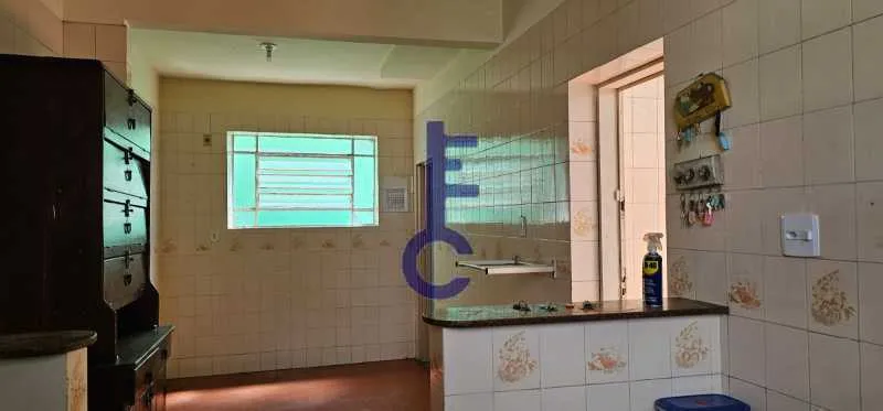 House with 5 bedrooms, 4 baths and 4 parking spaces — photo 10
