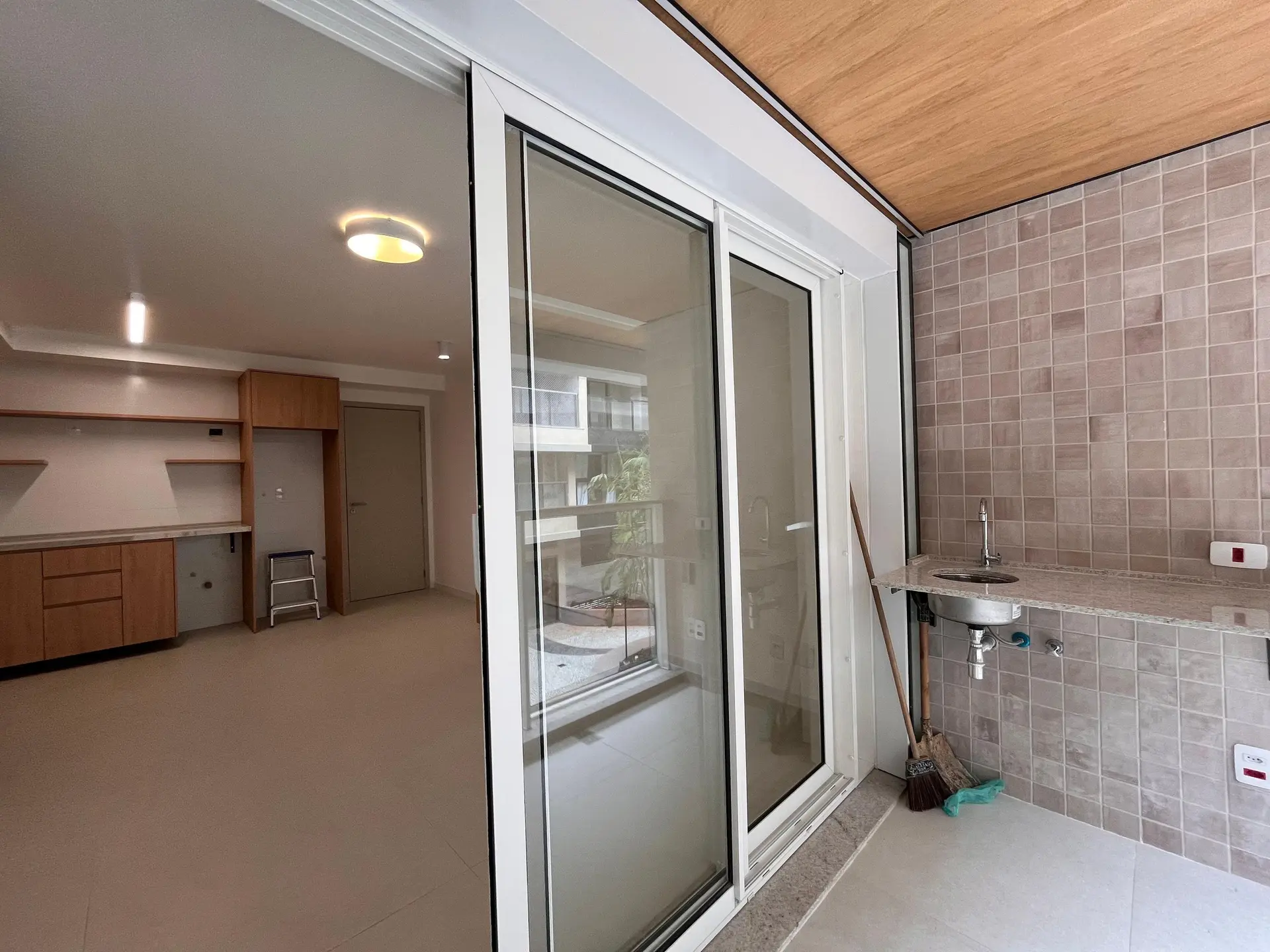 2-bedroom apartment in a building with a sauna — photo 27