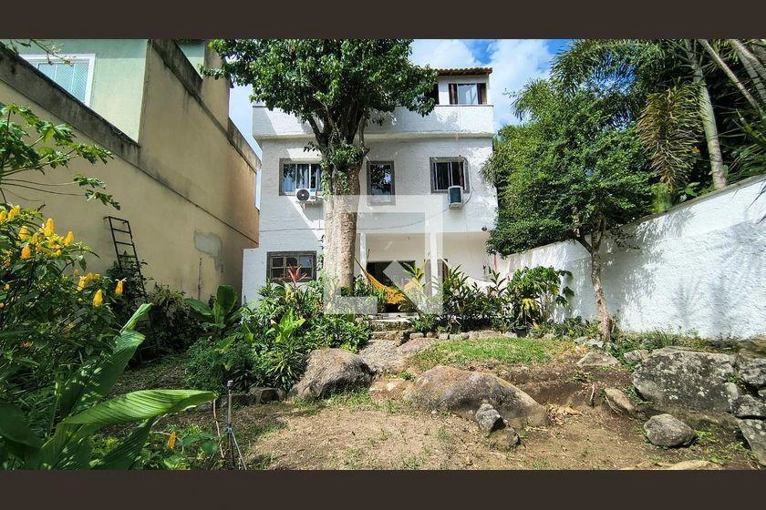 Furnished house, 270 m², with floor-to-ceiling windows — photo 18