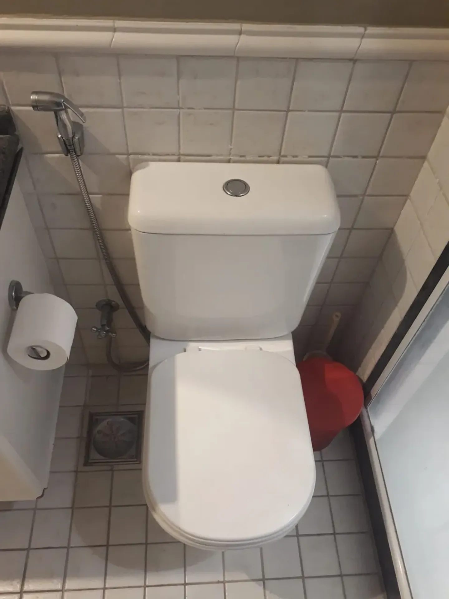 One-bedroom apartment in a building with a gym — photo 2