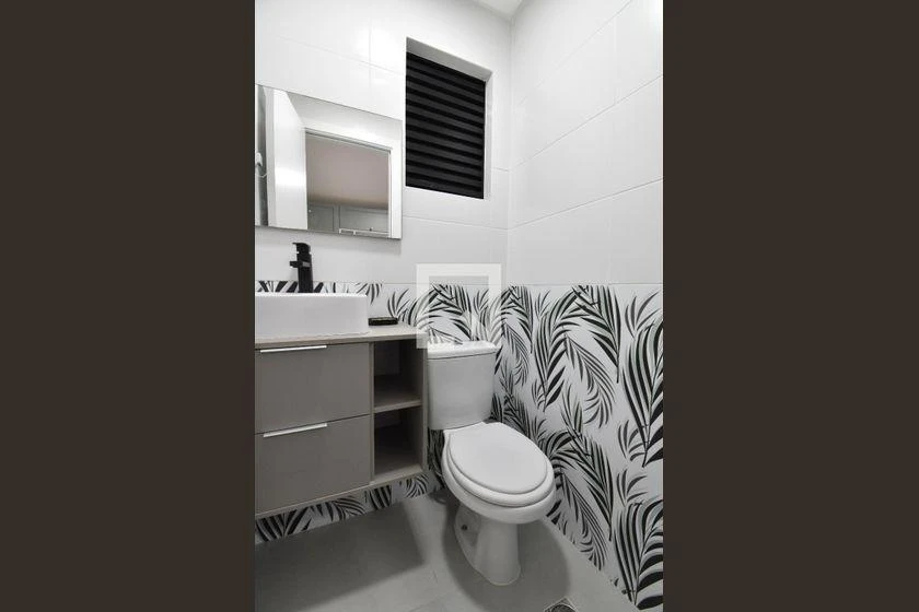 Furnished apartment, 36 m², with floor-to-ceiling windows — photo 9