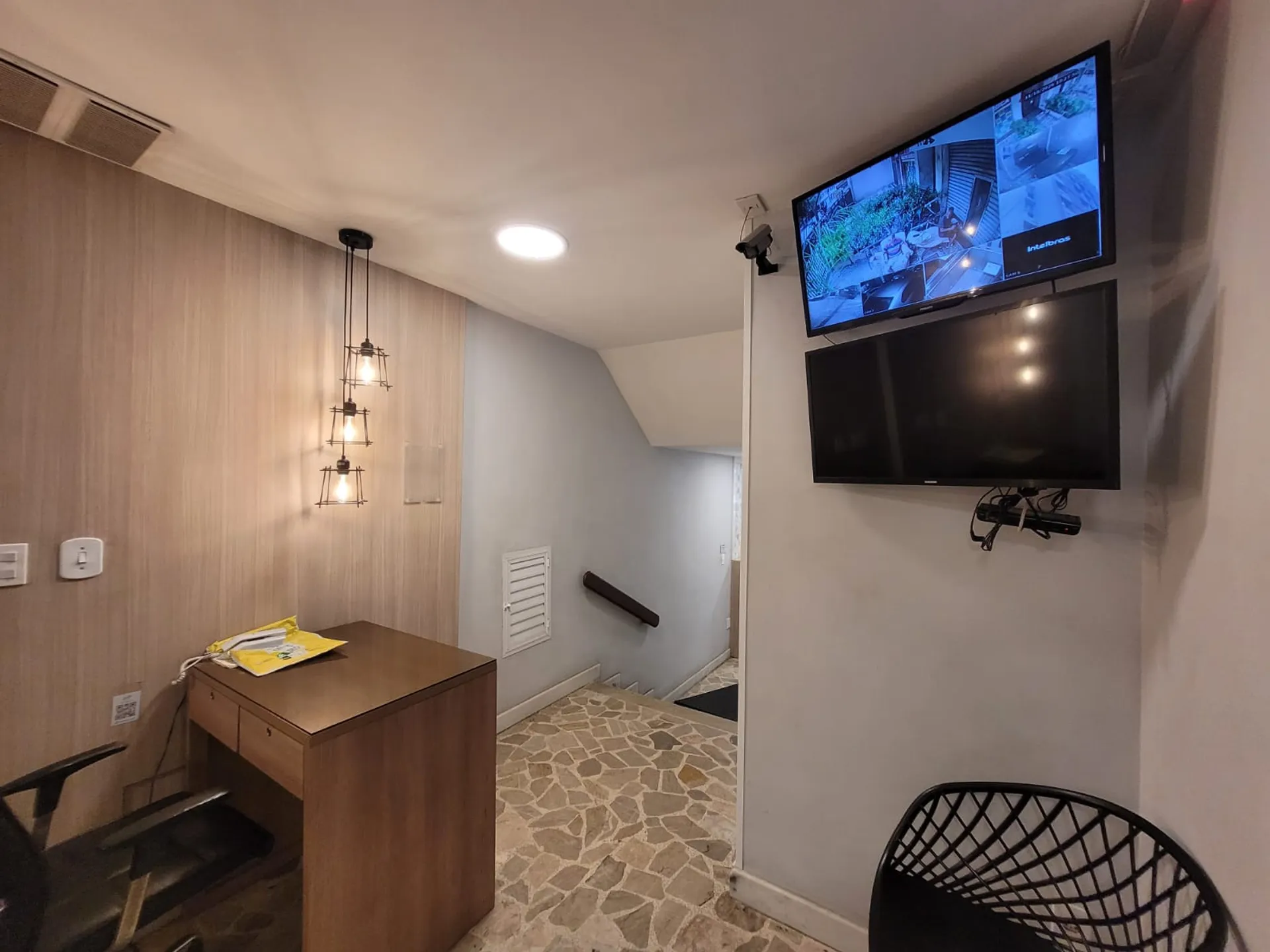 Квартира 80 м² з видом на гори та робочим місцем — photo 15