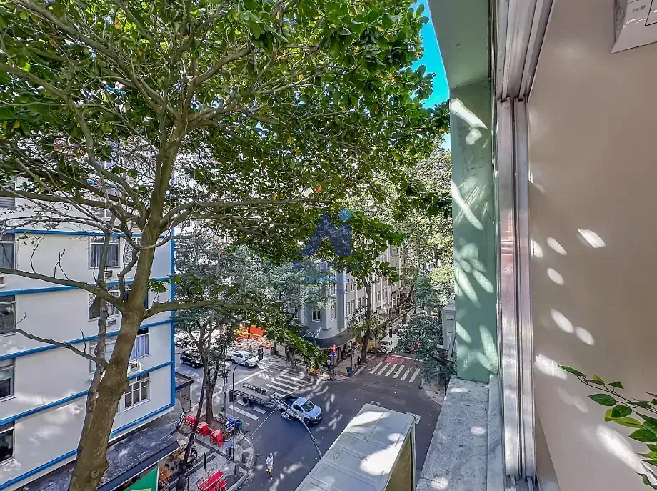 Furnished 1-bedroom apartment with floor-to-ceiling windows — photo 8