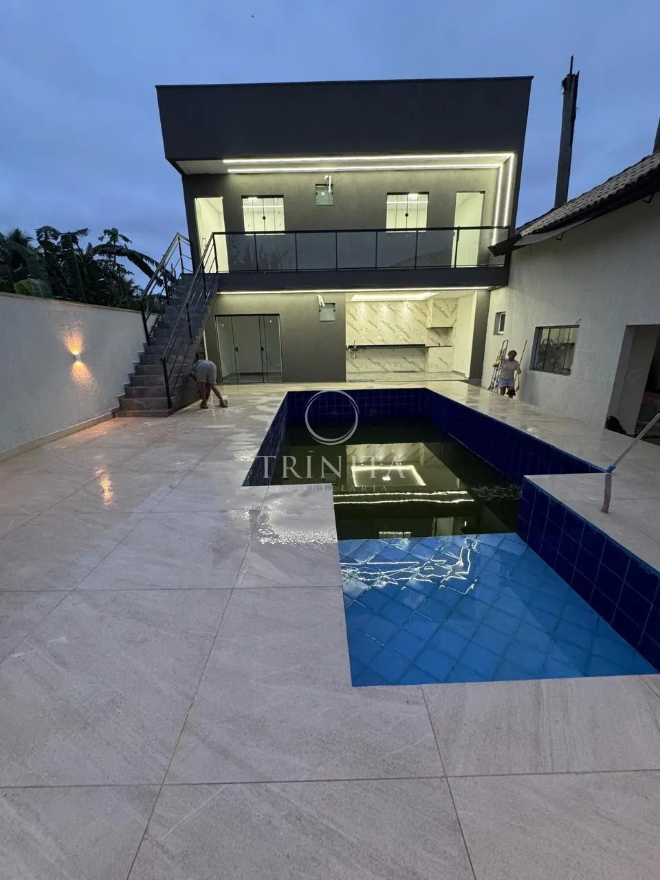 5 quartos e janelas do piso ao teto: casa de 350 m² — photo 3