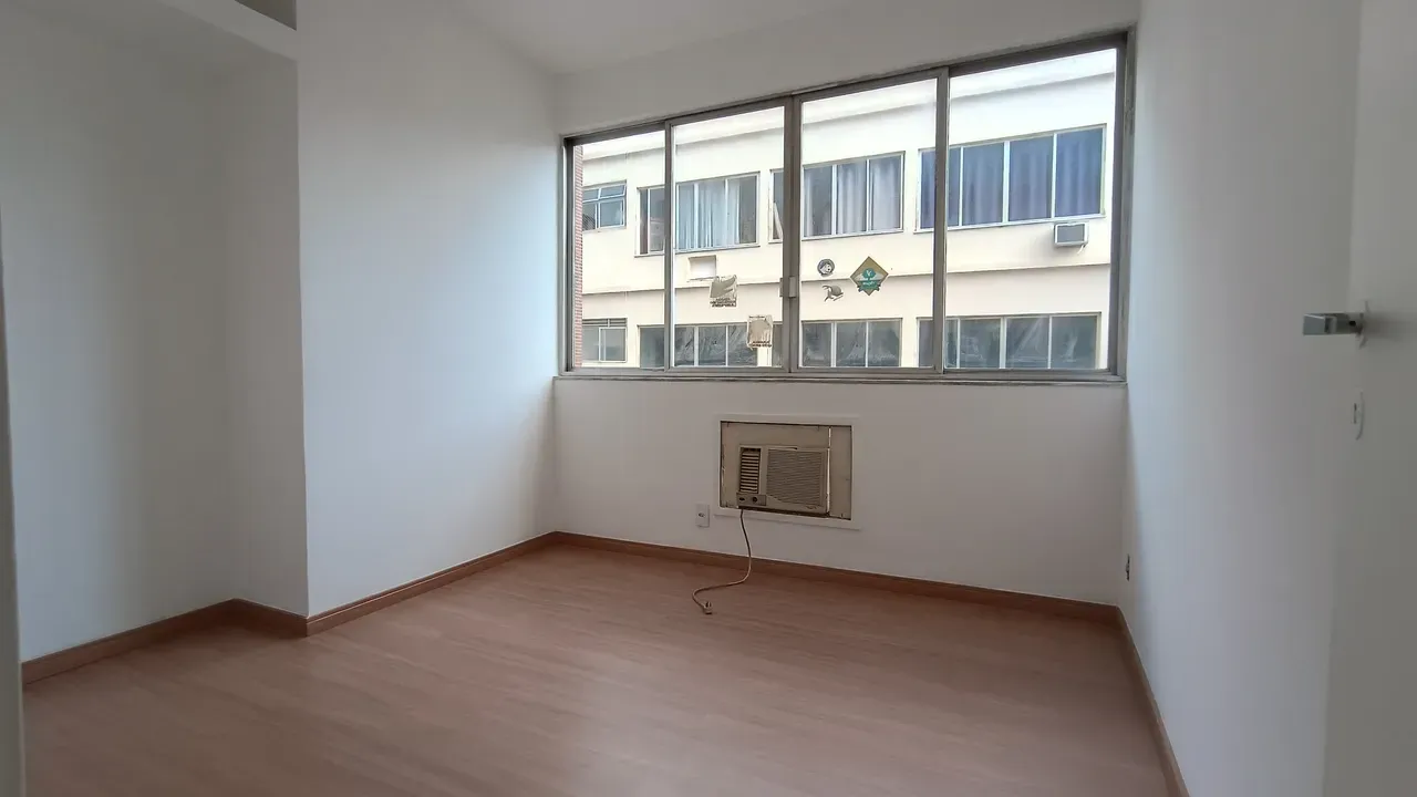 Apartment on the 6th floor with a glass-enclosed balcony — photo 2
