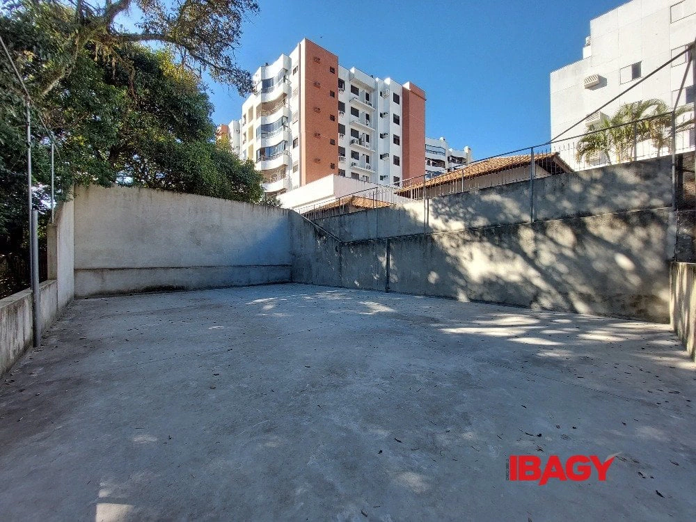 2-bedroom apartment with a water view — photo 3