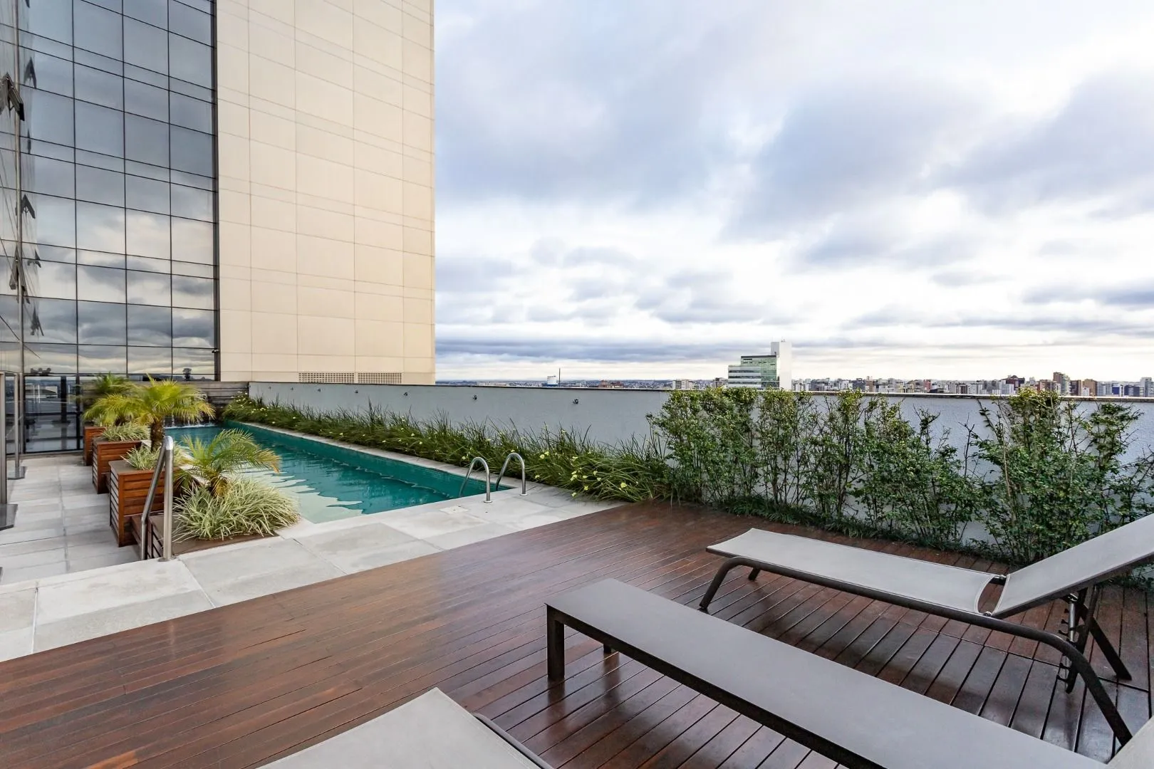 78 m² apartment with floor-to-ceiling windows and a bathtub — photo 41