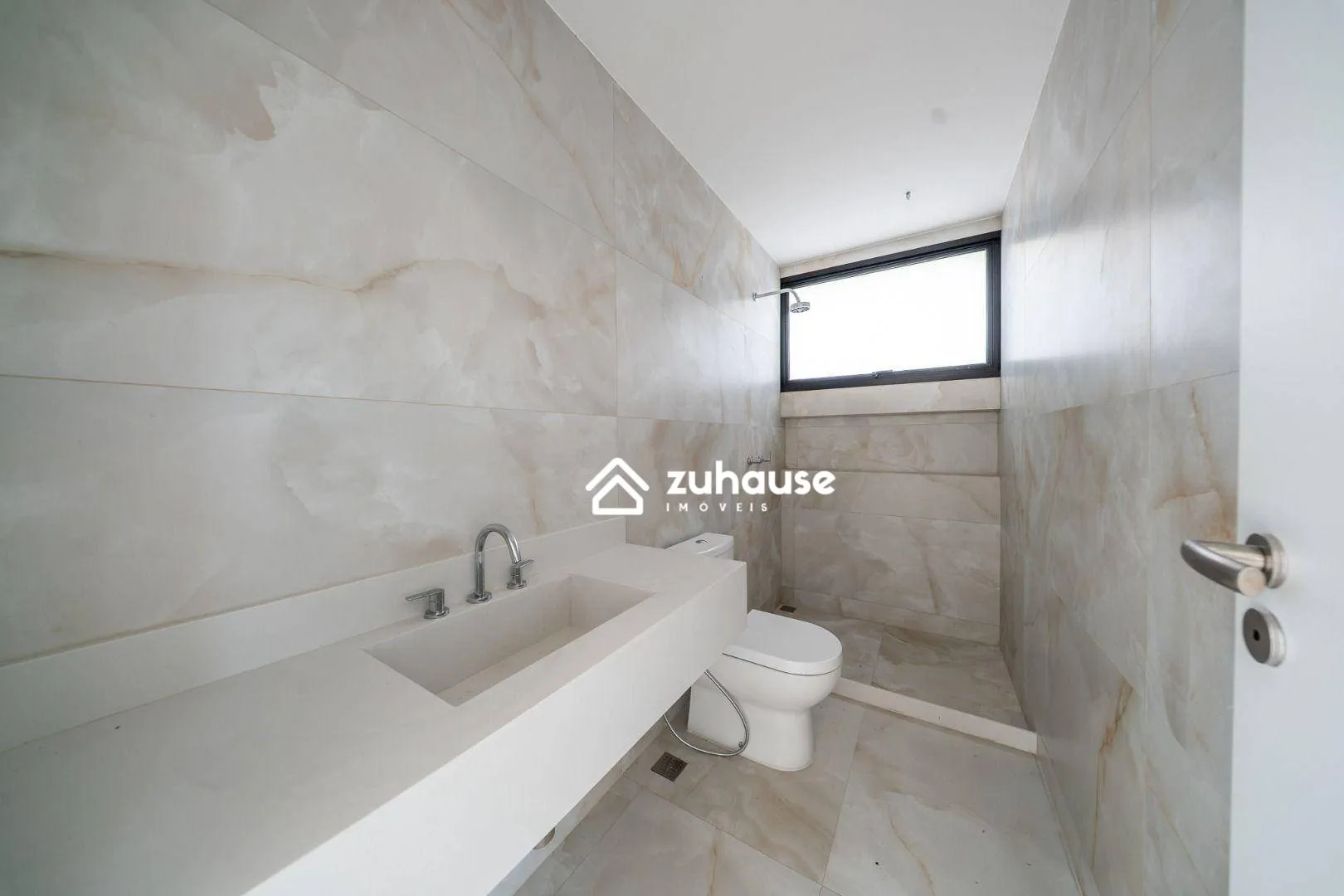 House with 5 bedrooms and an open-plan kitchen — photo 26