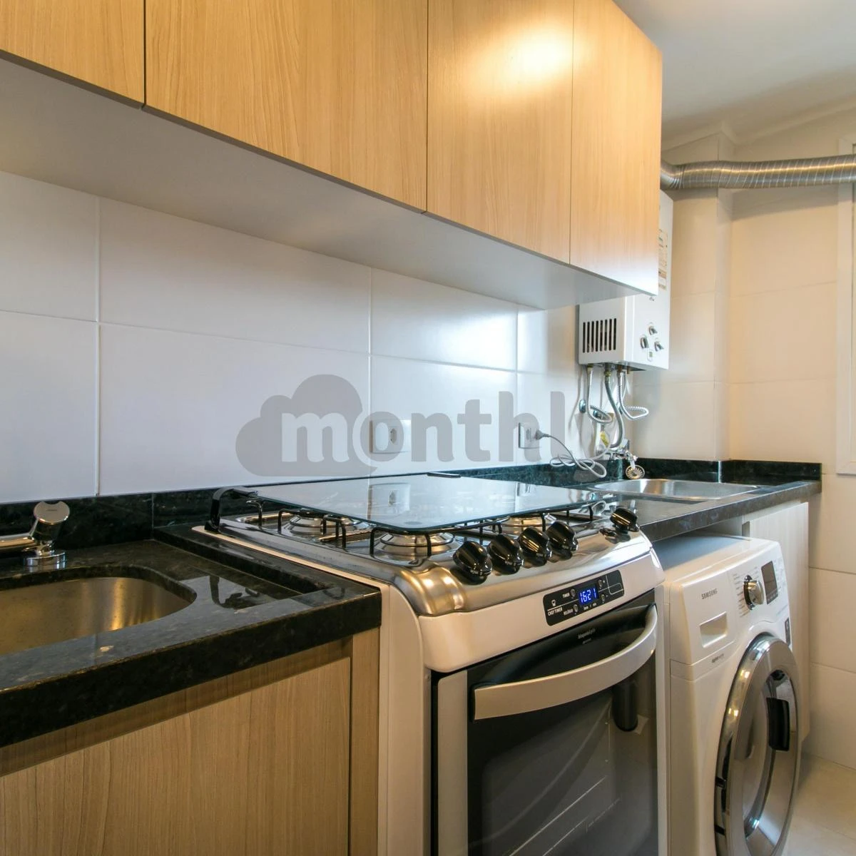 One-bedroom apartment with a washing machine