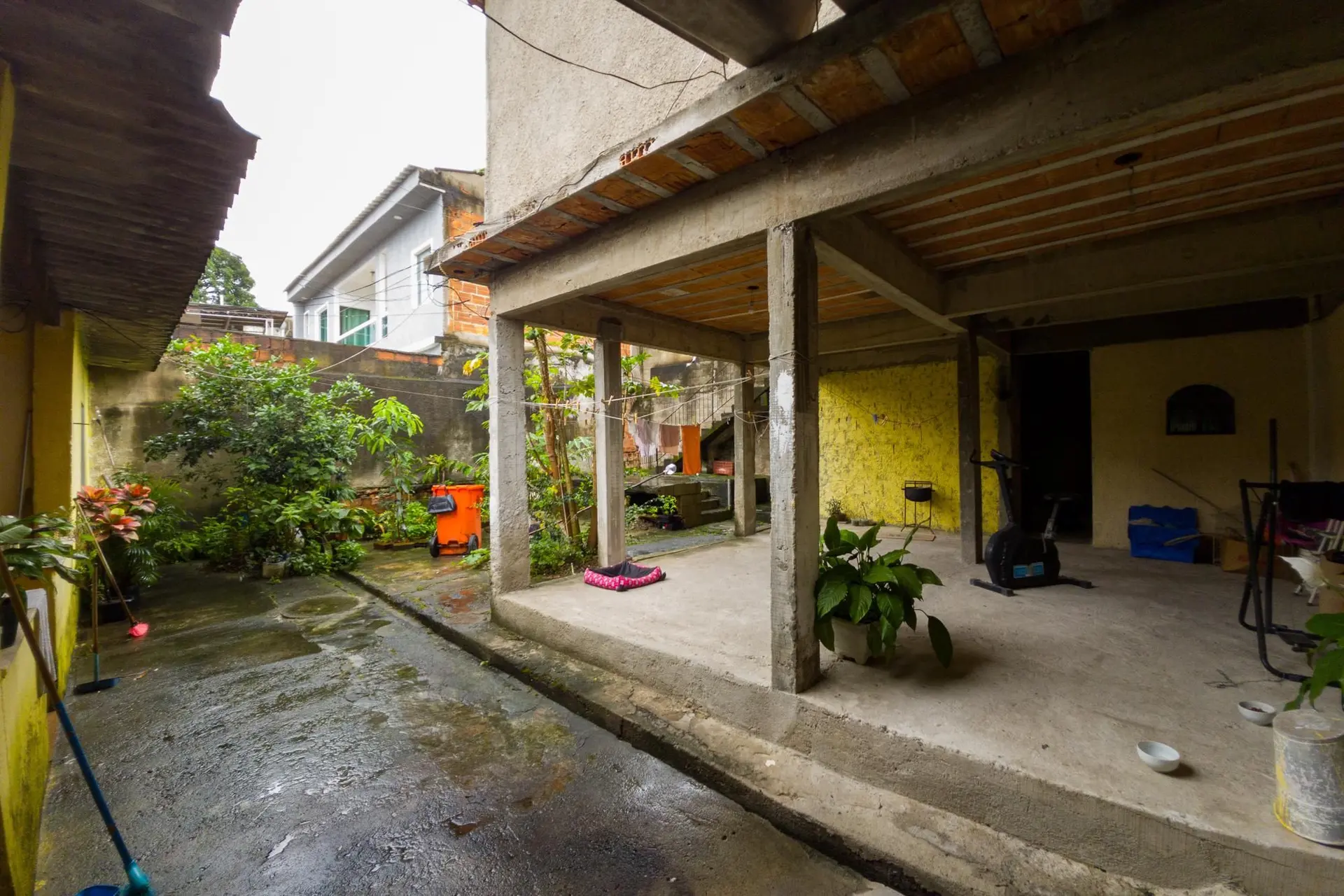 360 m² house with a home office and a garden — photo 51