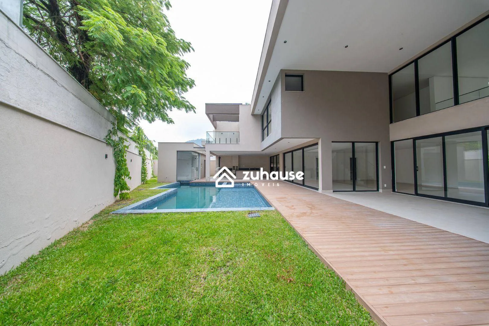 Casa tríplex com 5 quartos e 5 banheiros — photo 4