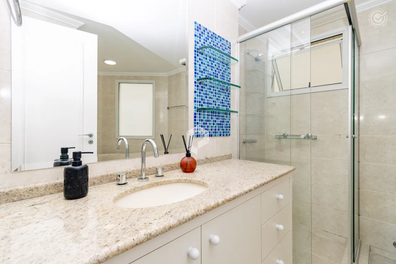 2-bedroom apartment with 137 m² and fitted kitchen cabinets — photo 13