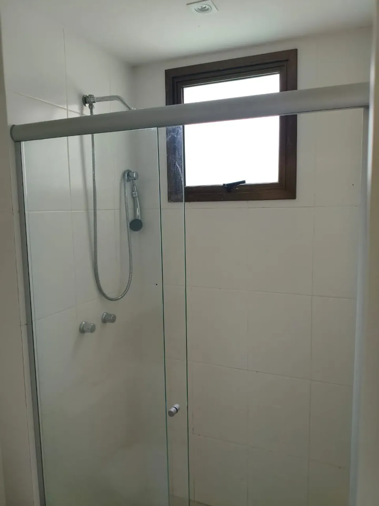 2-bedroom apartment in a building with a gym — photo 5
