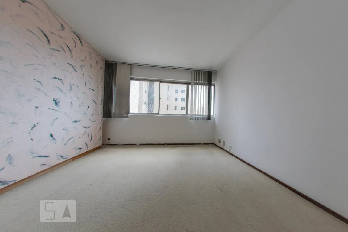 4-bedroom apartment with a walk-in closet — photo 10