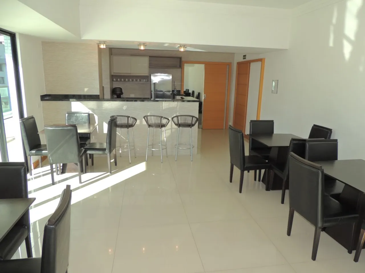 Apartamento mobiliado 1 quarto com cozinha americana e 2 vagas — photo 8
