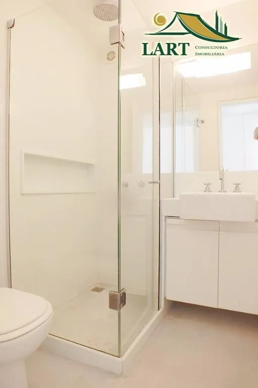 3-bedroom apartment in a building with a pool — photo 13