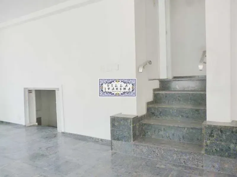 Unfurnished house with 4 bedrooms and 5 bathrooms — photo 8