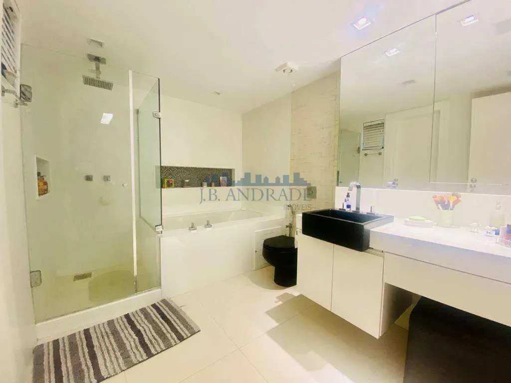 Furnished 4-bedroom apartment with 4 bathrooms — photo 26