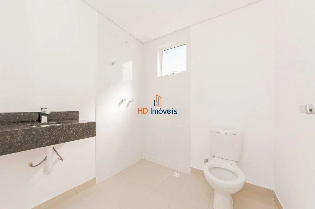 House, 168 m², with a glass-enclosed balcony