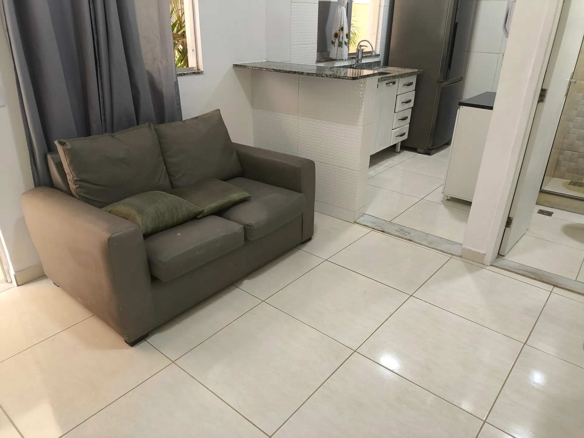 One-bedroom apartment with a washing machine — photo 3